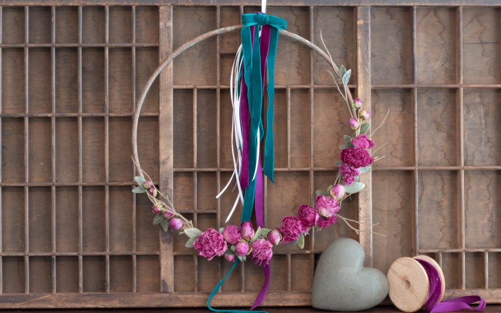 Easy-DIY-Valentine-Wreath- VinYet Etc