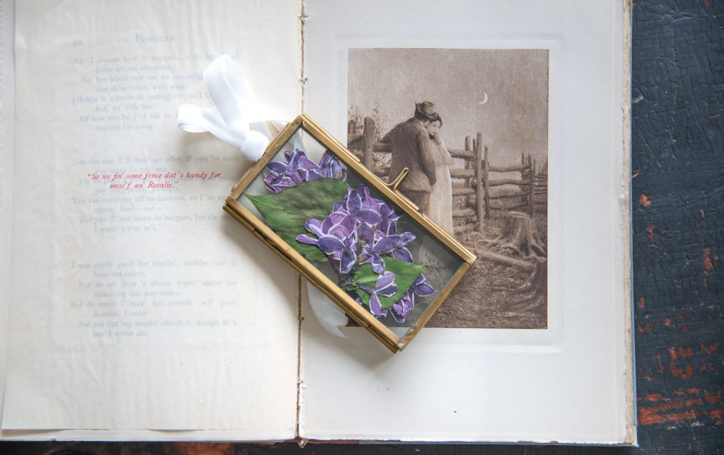 Making your cut lilacs last longer - Cozy Living - Vinyet Etc #CozyLiving #Vintage #June #Lilacs