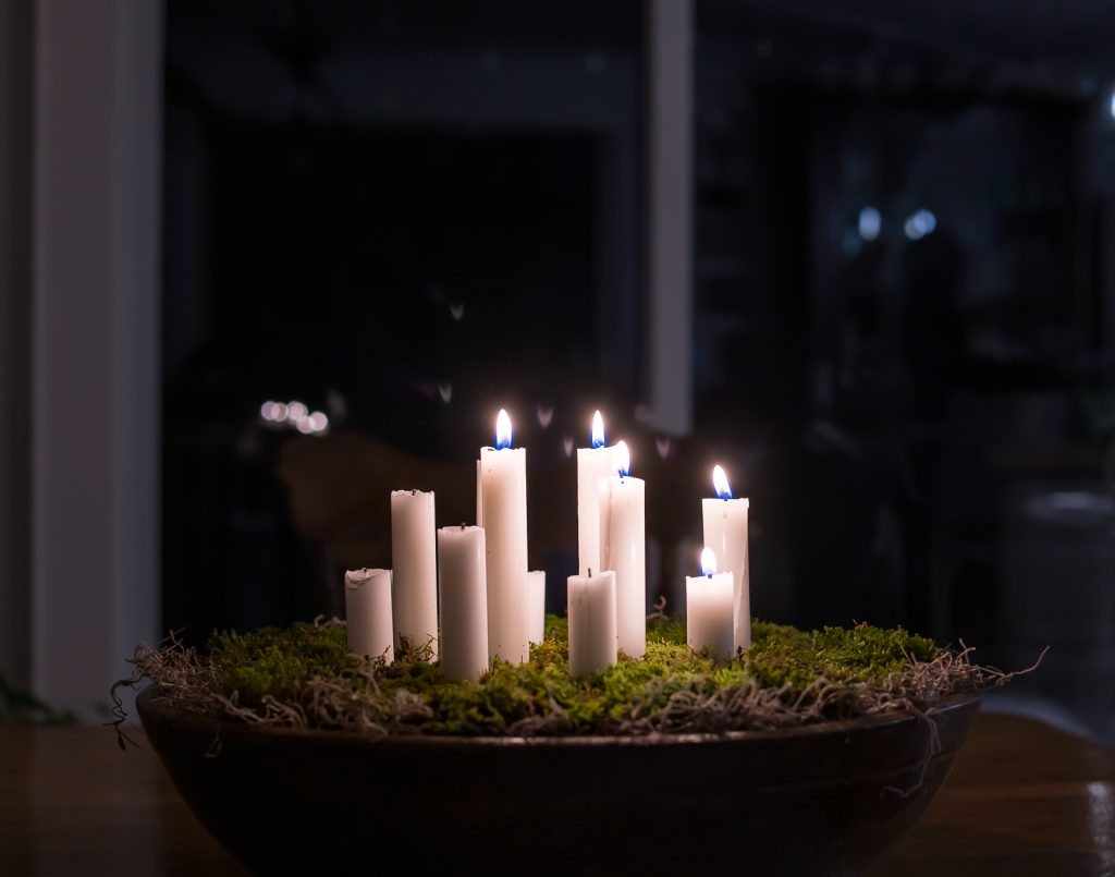 Scandinavian Inspired Candleholder with moss - Vinyet Etc