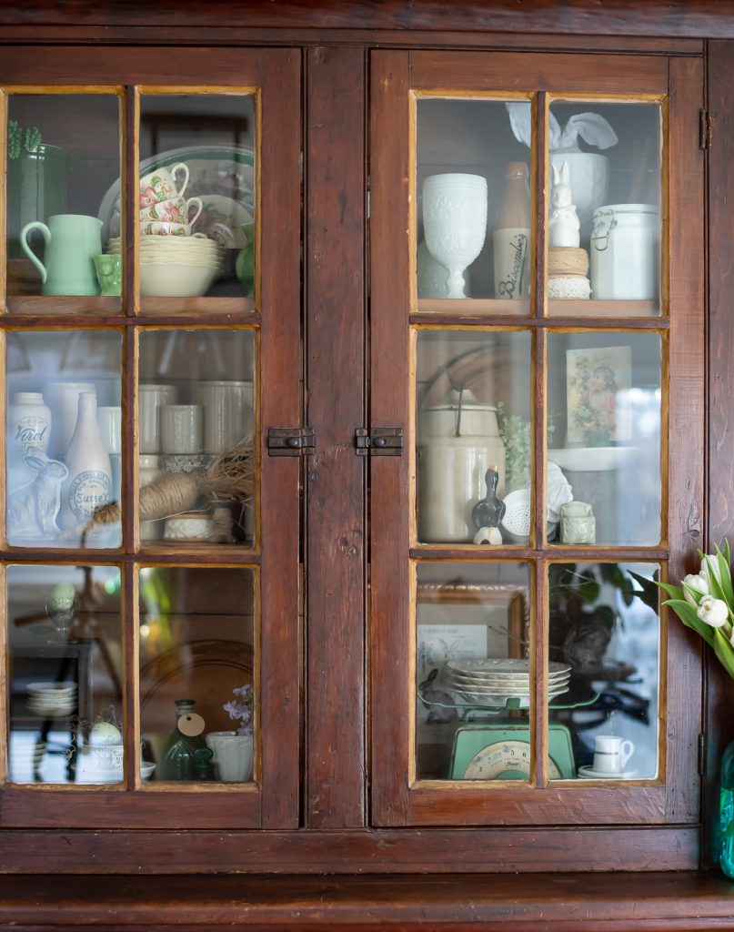 cozy-vintage-spring-cabinet-cozy-living-vinyetetc