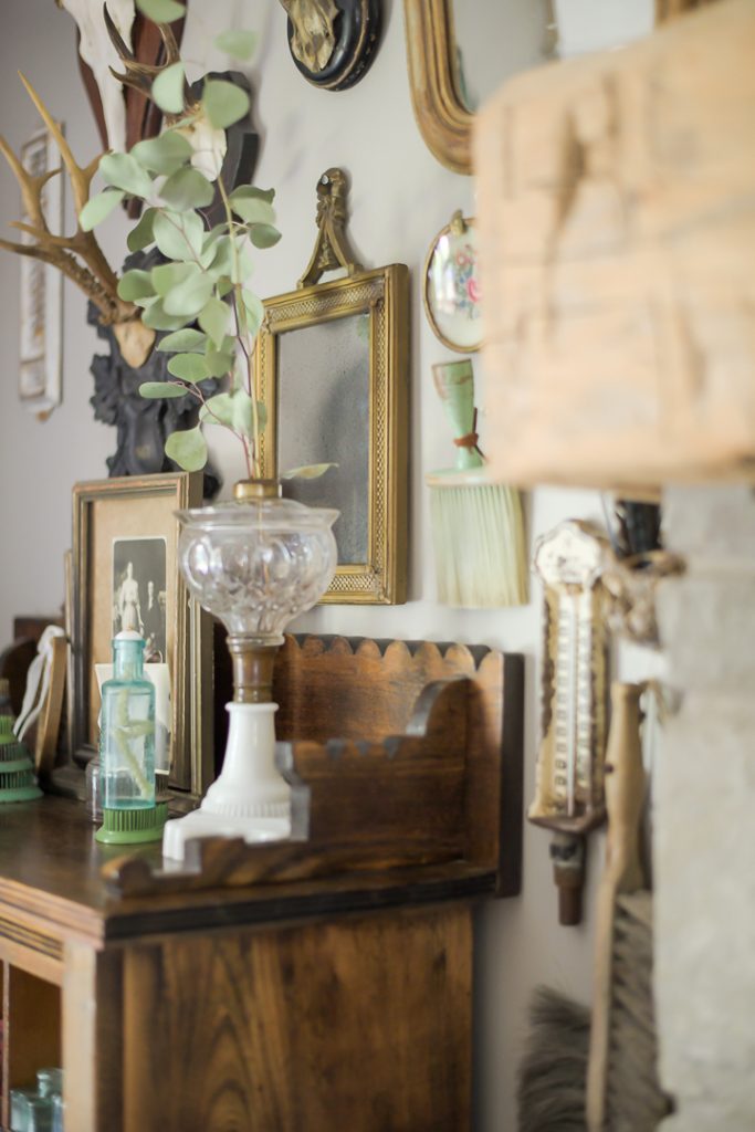 Transform a Vintage Frame Into An Antique Mirror - Thrifty DIY - Vinyet Etc
